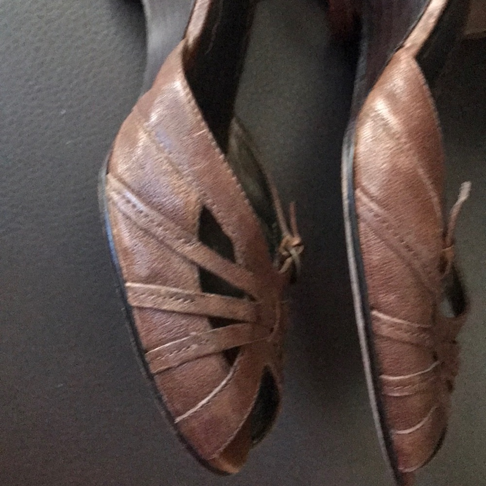 Shoes - Picture 4 of 8
